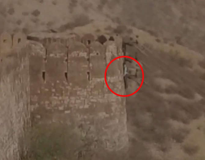 नाहरगढ़ फोर्ट पर शुक्रवार सुबह एक शख्स की लाश मिली लटकी