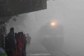 मंगलवार को राजधानी नई दिल्ली में घने कोहरे ने फिर से दस्तक दी