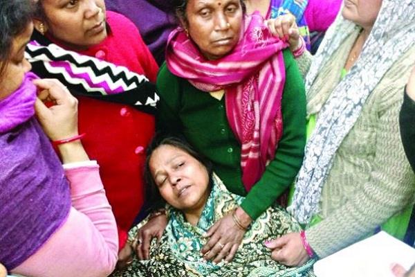 धर्म अलग होने की वजह से 23 साल के लड़के की गला रेतकर हत्या