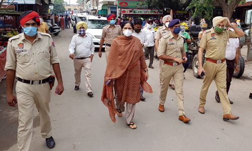 ਸੁਨਾਮ ਪ੍ਰਸ਼ਾਸ਼ਨ ਨੇ ਇਲਾਕੇ ਵਿੱਚ ਵਧ ਰਹੇ ਕੋਰੋਨਾ ਮਾਮਲਿਆਂ ਦੇ ਮੱਦੇਨਜ਼ਰ ਜਾਗਰੂਕ ਕਰਨ ਲਈ ਕੱਢਿਆ ਫਲੈਗ ਮਾਰਚ