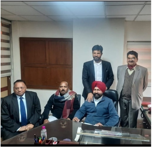 परिवहन मंत्री द्वारा नवीकरणीय ऊर्जा क्षेत्र में संभावनाओं का पता लगाने पर ज़ोर