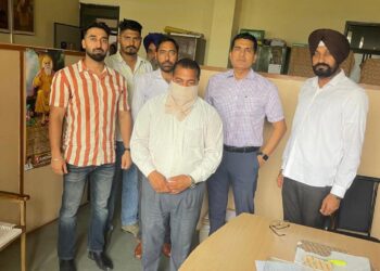 VIGILANCE BUREAU NABS GIRDAWAR FOR DEMANDING BRIBE OF RS.10,000