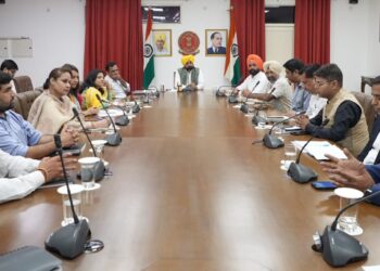 CM ANNOUNCES TO LAUNCH SHUTTLE BUS SERVICE IN MAJOR TOWNS AND CITIES OF STATE