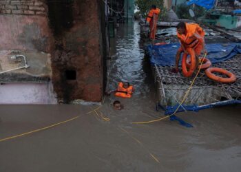 ‘Extreme situation’ in Delhi as as raging Yamuna flows at record level, spills onto streets
