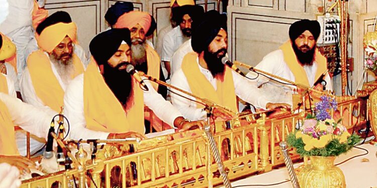 SGPC DRAGGING ITS FEET FROM LIVE TELECAST OF GURBANI JUST TO CORNER BENEFIT BLUE EYED CHANNEL OF BADALS: CM