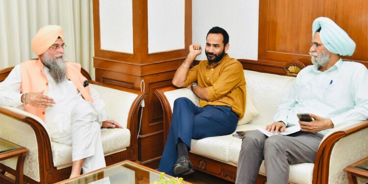 SANDHWAN HOLDS DISCUSSION WITH AGRICULTURE, HORTICULTURE AND POWER DEPARTMENTS TO RESOLVE ISSUES BEING FACED BY FARMERS REGARDING USE OF LIFT PUMPS