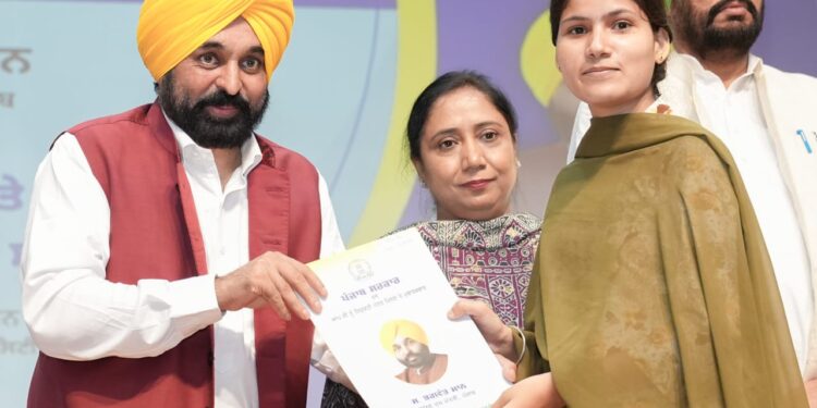 RAKHI BONANZA TO WOMEN AS CM HANDS OVER APPOINTMENT LETTERS TO 5714 ANGANWADI WORKERS