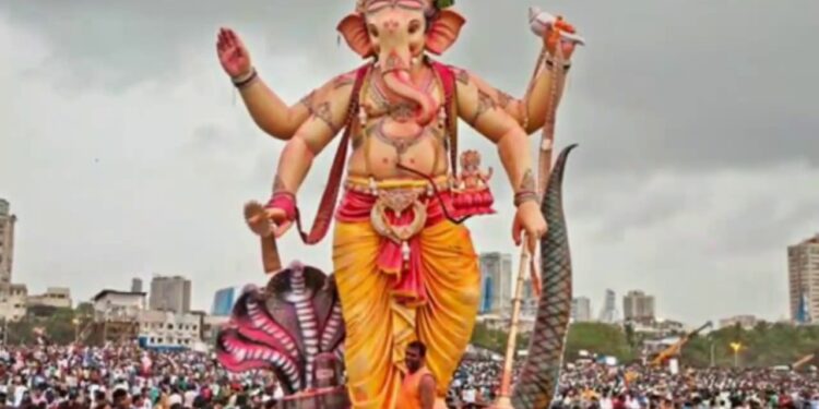 In Andhra Pradesh’s Ongole, Lord Ganesha Decorated With Notes Worth Rs 16 Lakh