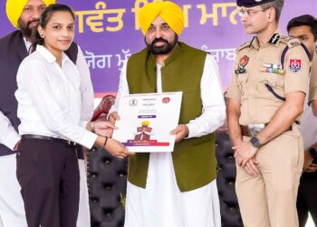 TWO YEARS OF WAIT ENDED FOR 560 SUB INSPECTORS OF PUNJAB POLICE AS CM HANDS OVER APPOINTMENT LETTERS TO THEM