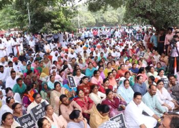 SYL canal issue: Police use water cannon against Punjab Congress workers marching towards Raj Bhavan