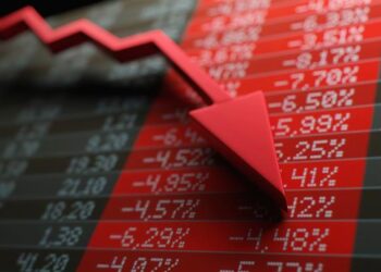 Stock market declines in volatile trade, snaps two-day rally