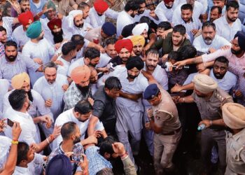 Congress’s march to Punjab Raj Bhavan over SYL foiled, party leaders detained