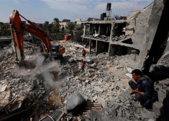Israeli strikes on Gaza intensify as humanitarian crisis deepens