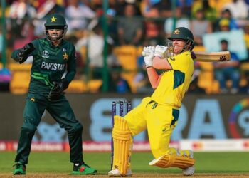 Warner, Marsh give Aussies 62-run win over Pak