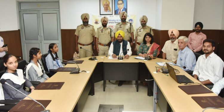 LOCAL GOVERNMENT MINISTER HONORED TWENTY-THREE INDIVIDUALS FOR PROVIDING EXCELLENT SERVICE IN SANITATION