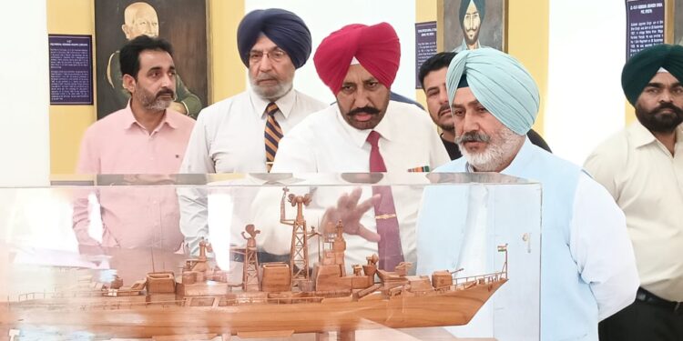 CHETAN SINGH JAURAMAJRA FELICITATES FAMILY MEMBERS OF MARTYR SOLDIERS OF OPERATION PAWAN