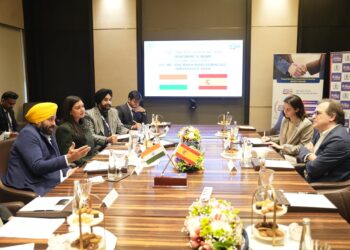CM DOES MARATHON MEETINGS  TO BRING INVESTMENT IN PUNJAB WITH FORIEGN DIPLOMATS