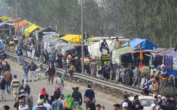 Tear gas was employed by the police as around 200 tractor trolleys gathered at the Punjab-Haryana border in Shambhu on the second day of the ‘Delhi Chalo’ protest. The movement aimed to reach Delhi, and the tractor trolleys added to the growing numbers of participants.