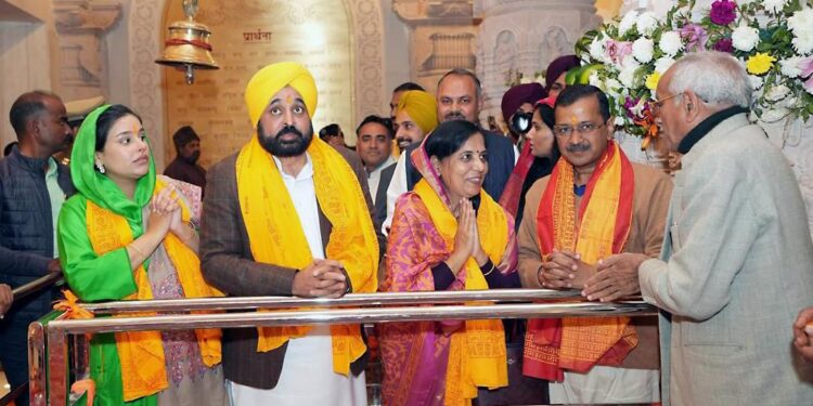 Kejriwal and Mann pay their respects at Ayodhya’s Ram temple.