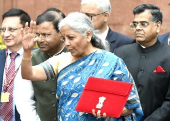 Budget 2024:Finance Minister Sitharaman delivers her speech. The interim budget is scheduled to begin at 11 am, attracting everyone’s attention.