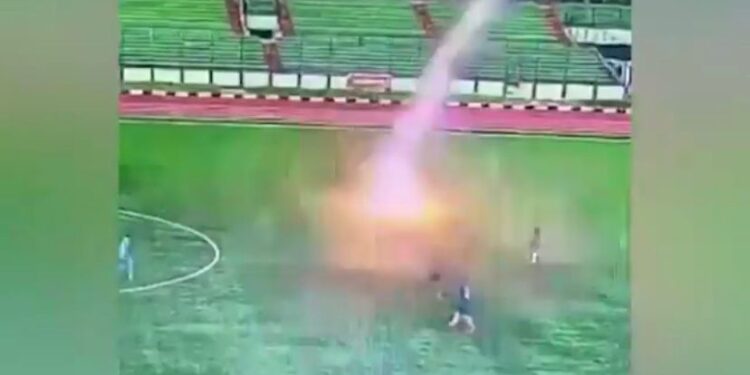 A tragic incident occurred during a friendly football match in Indonesia, where a player lost his life after being struck by lightning. The shocking video of this unfortunate event has gone viral, leaving viewers in disbelief.
