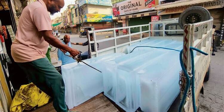 In Punjab, the power demand has reached 16,078 MW, leading PSPCL to reduce agriculture supply in order to address the situation.