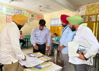 Deputy Commissioner landed in the field; Review of voting process and arrangements