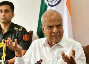 Punjab Governor Banwarilal Purohit visits border to fulfill duties