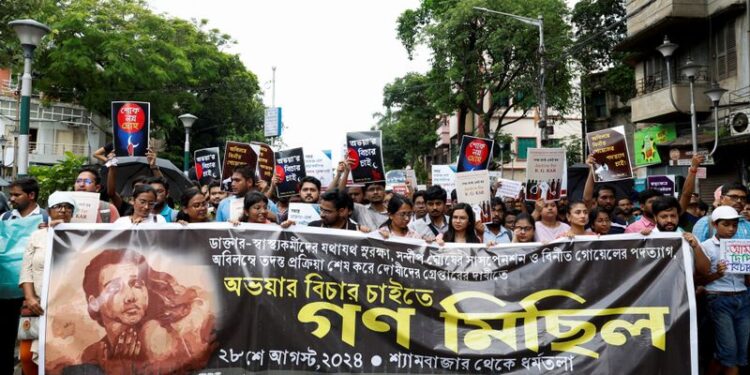 Three distressing phone calls were made to the parents of a doctor in Kolkata.