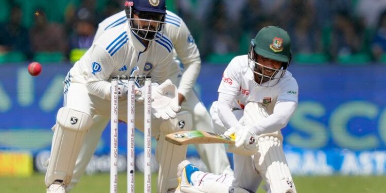 Mominul achieves a composed century as Bangladesh is limited to 205/6 in the Kanpur Test.