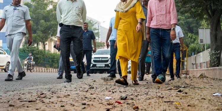 Chief Minister Atishi and ministers conduct a road inspection in Delhi.