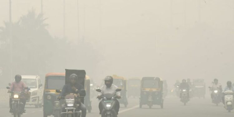 Delhi can’t ease anti-pollution rules without court approval.