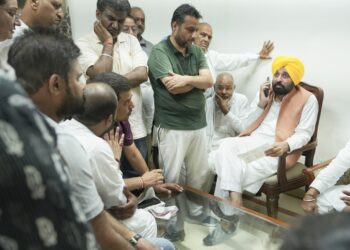 CM Offers Healing Touch to Bereaved Families in Samana