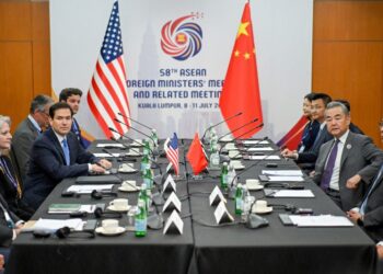Amid ongoing trade tensions, the US and China emphasize the importance of collaboration during discussions in Malaysia.