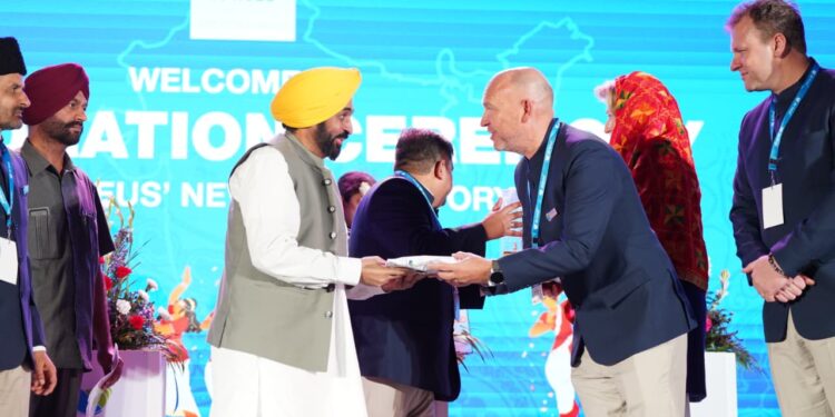 CM ENVISIONS PUNJAB AS NEXT BUSSINESS HUB OF COUNTRY