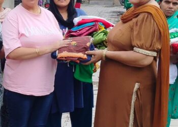 Anmol Muskan Kanti W/o Deep Singh Charitable Trust distributes clothes to needy families in Village Gharuan