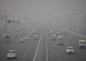 Smog blankets capital as overall AQI remains deep in very poor to severe category.