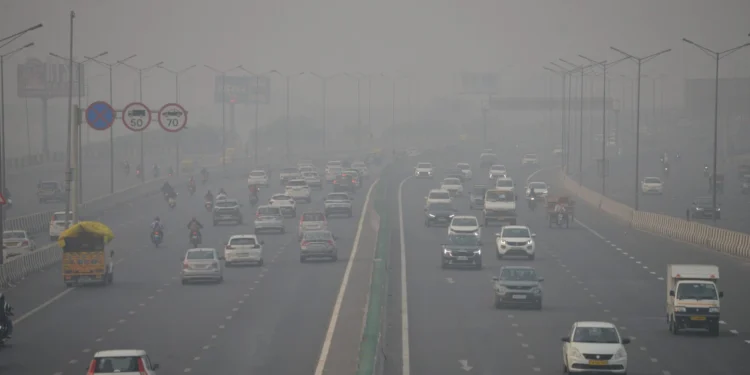 Smog blankets capital as overall AQI remains deep in very poor to severe category.