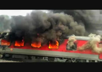 One killed, several injured as Tata Nagar–Ernakulam Express coaches catch fire in Andhra Pradesh