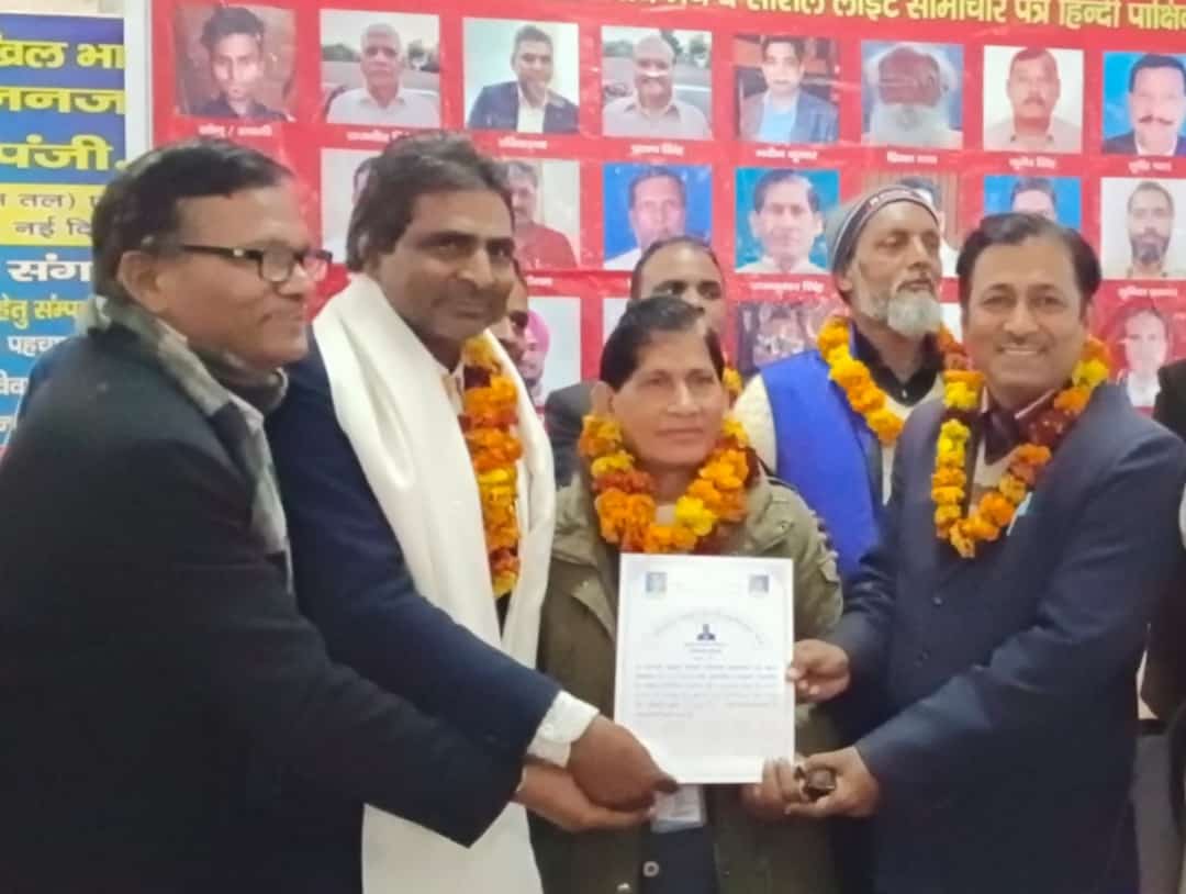 सागरपुर नई दिल्ली में आयोजित सम्मान समारोह में मनजीत दहिया नेशनल अवार्ड सम्मान से सम्मानित