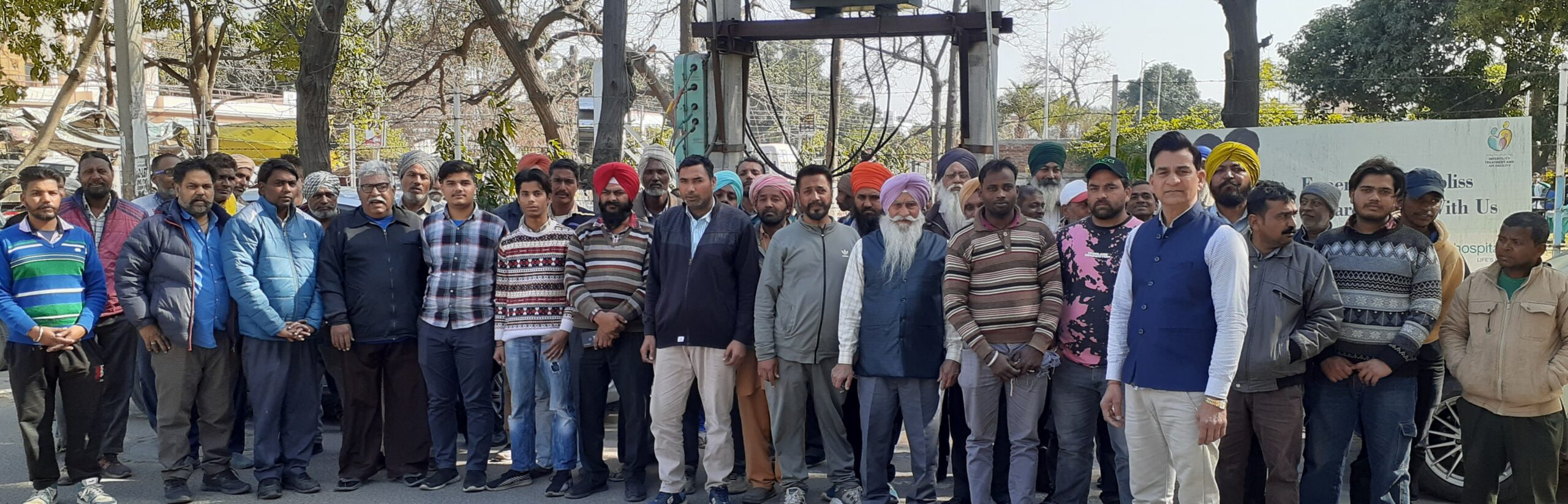 कर्मचारियों को पका करने और उनका वेतन बढ़ाने की मांग को लेकर क्लब ने सरकार के खिलाफ प्रदर्शन किया।