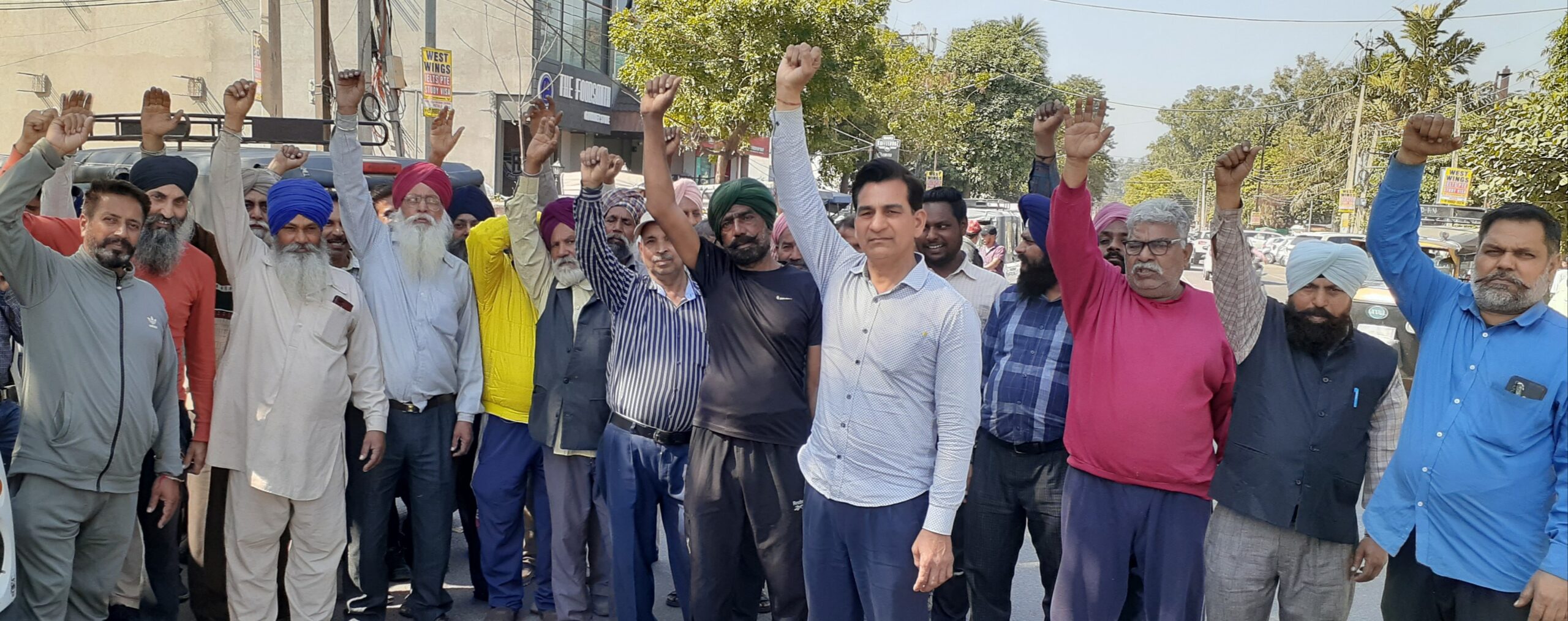 नई पटियाला वेलफेयर क्लब ने वृद्धावस्था पेंशन बढ़ाने की गारंटी पूरी नहीं होने पर पंजाब सरकार के खिलाफ प्रदर्शन किया।