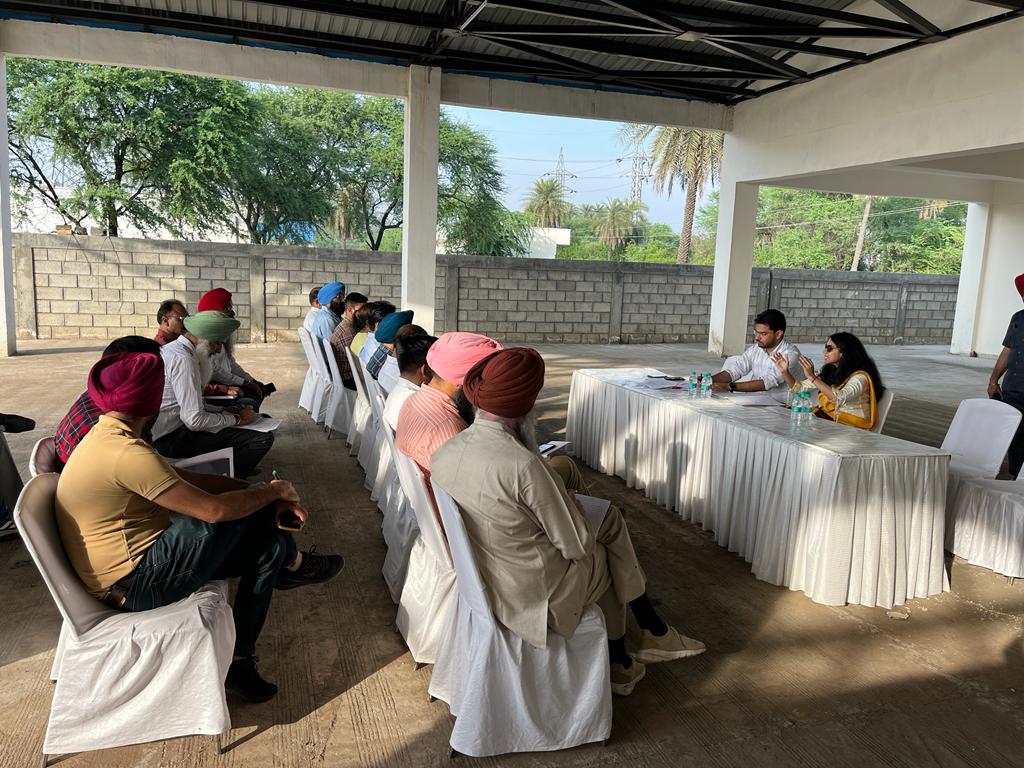 उपायुक्त द्वारा अबलोवाल डेयरी परियोजना की समीक्षा