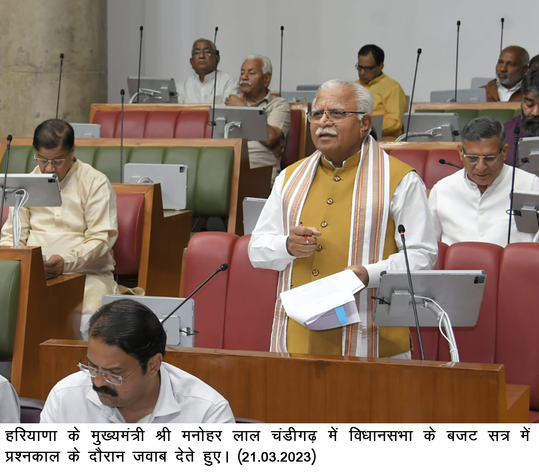 हरियाणा के मुख्यमंत्री श्री मनोहर लाल चंडीगढ़ में विधानसभा के बजट सत्र में प्रश्नकाल के दौरान जवाब देते हुए।