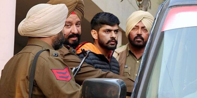 लॉरेंस बिश्नोई को दिल्ली की पटियाला हाउस कोर्ट में लाया गया