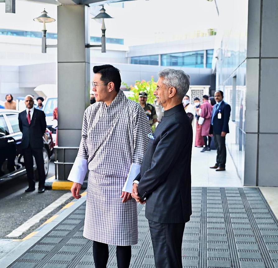 भारतीय विदेश मंत्री ने भूटान नरेश का स्वागत किया