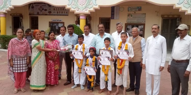 गुरुकूल के विद्यार्थियों ने अंतर्राष्ट्रीय कराटे प्रतियोगिता जीती