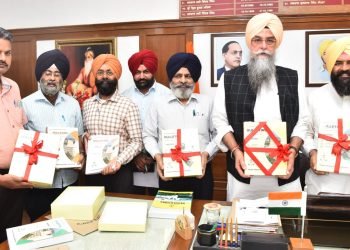 एतिहासिक विवरण एकत्र करने के लिए देश की राज्य विधानसभाओं और संसद के इतिहास में पहली पुस्तक