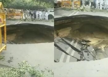 दिल्ली: जनकपुरी में सड़क का बड़ा हिस्सा धंसा, दिख रहा गड्ढा…वीडियो वायरल होने पर लोगों ने लिए खूब मजे