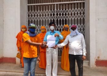 राष्ट्रपति जी और प्रधानमंत्री जी के आदेशों की अवहेलना पर कार्यवाही की माँग